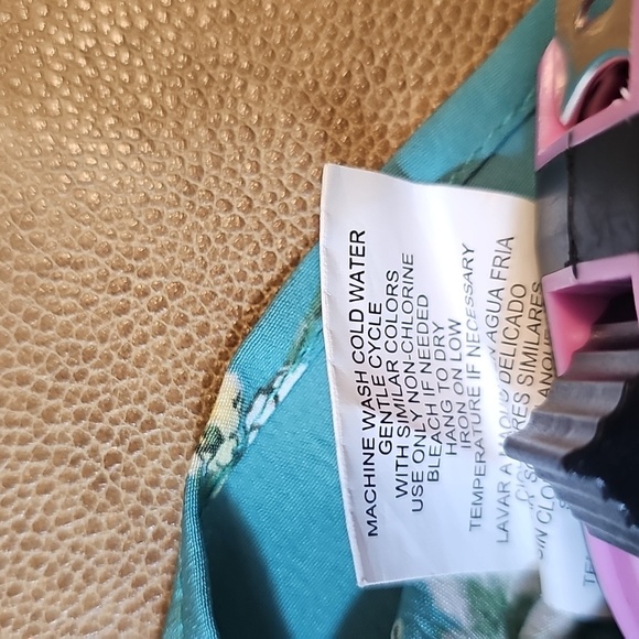 Rabbit Rose Floral Puff Sleeve Blouse, Smocked Waist, V-Neck, Women's Size Large - Picture 9 of 11